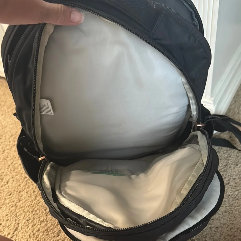 The North Face Men's Black Backpack - Durable Everyday Carry